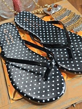 LC Lauren Conrad Black & White Polka Dot Flip Flop Sandals Size 6 NEW